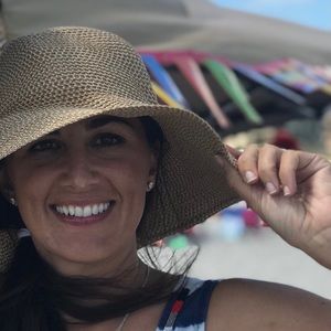 Meet your Posher, Adria